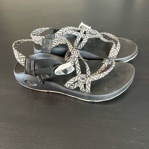 Chaco ZX Adjustable Black and Gray Strappy Sandals Size 9